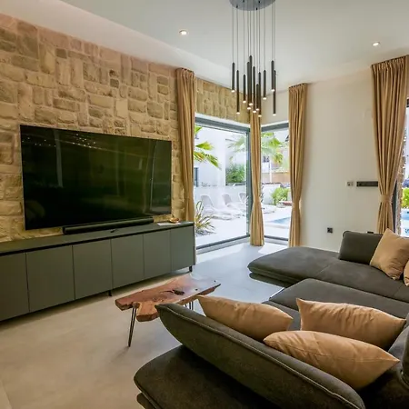 Fgstar Villa *